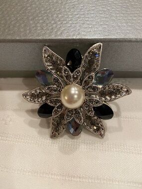 Vintage Premier Designs "Pearls Night Out" Pin/Pendant